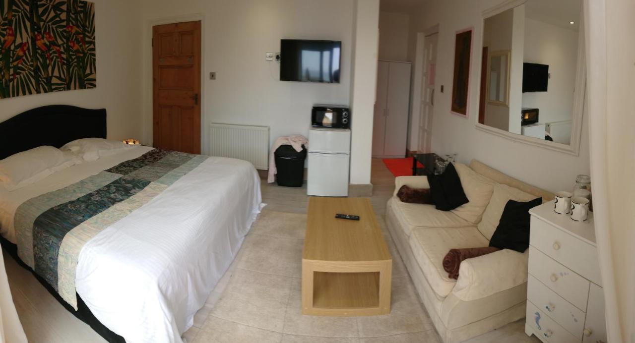 Surf Lookout - King Size En-Suite With Sea Views Newquay  Exterior photo